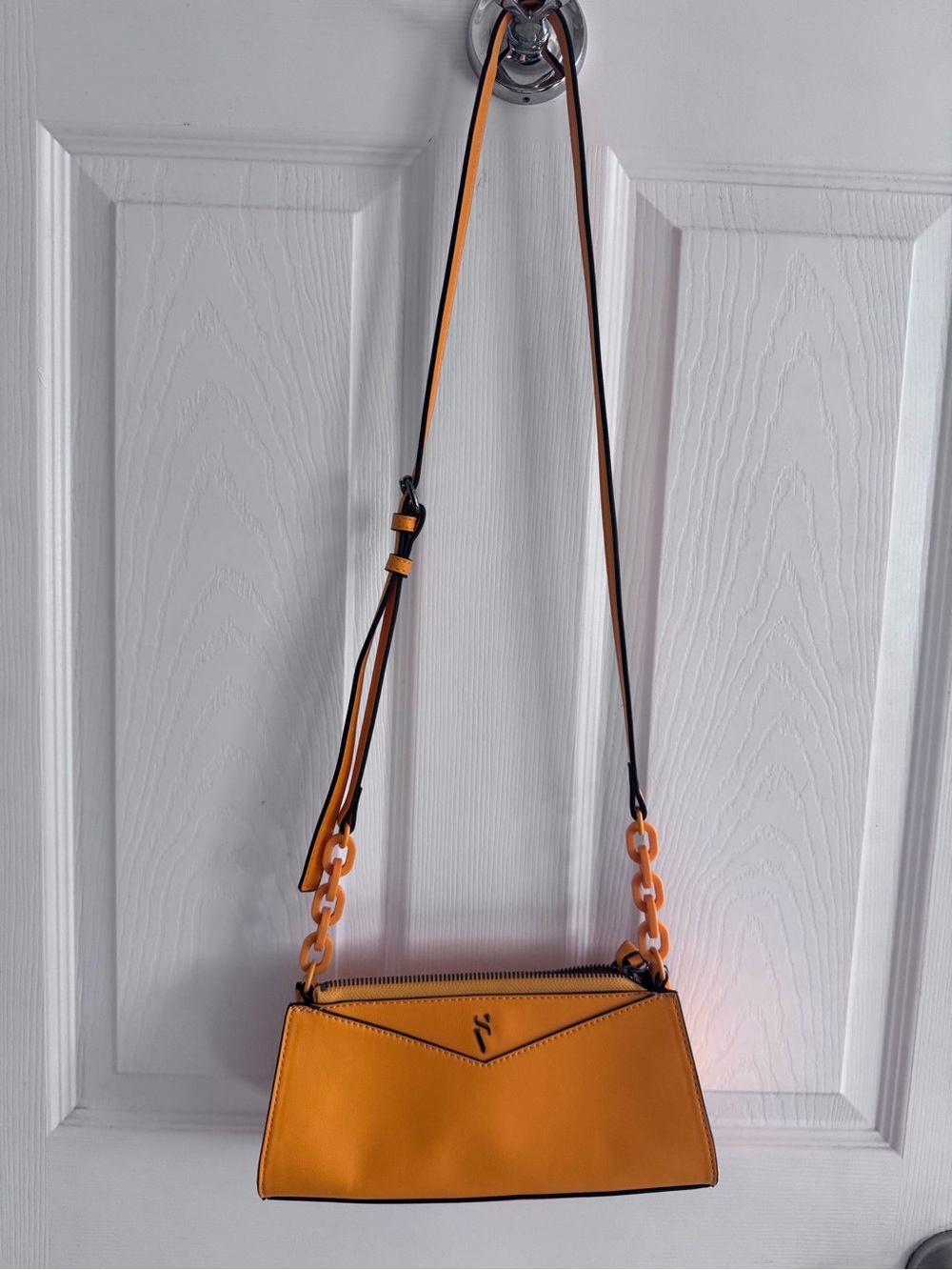 Vera Wang Mustard Yellow Crossbody Bag with Chain Links